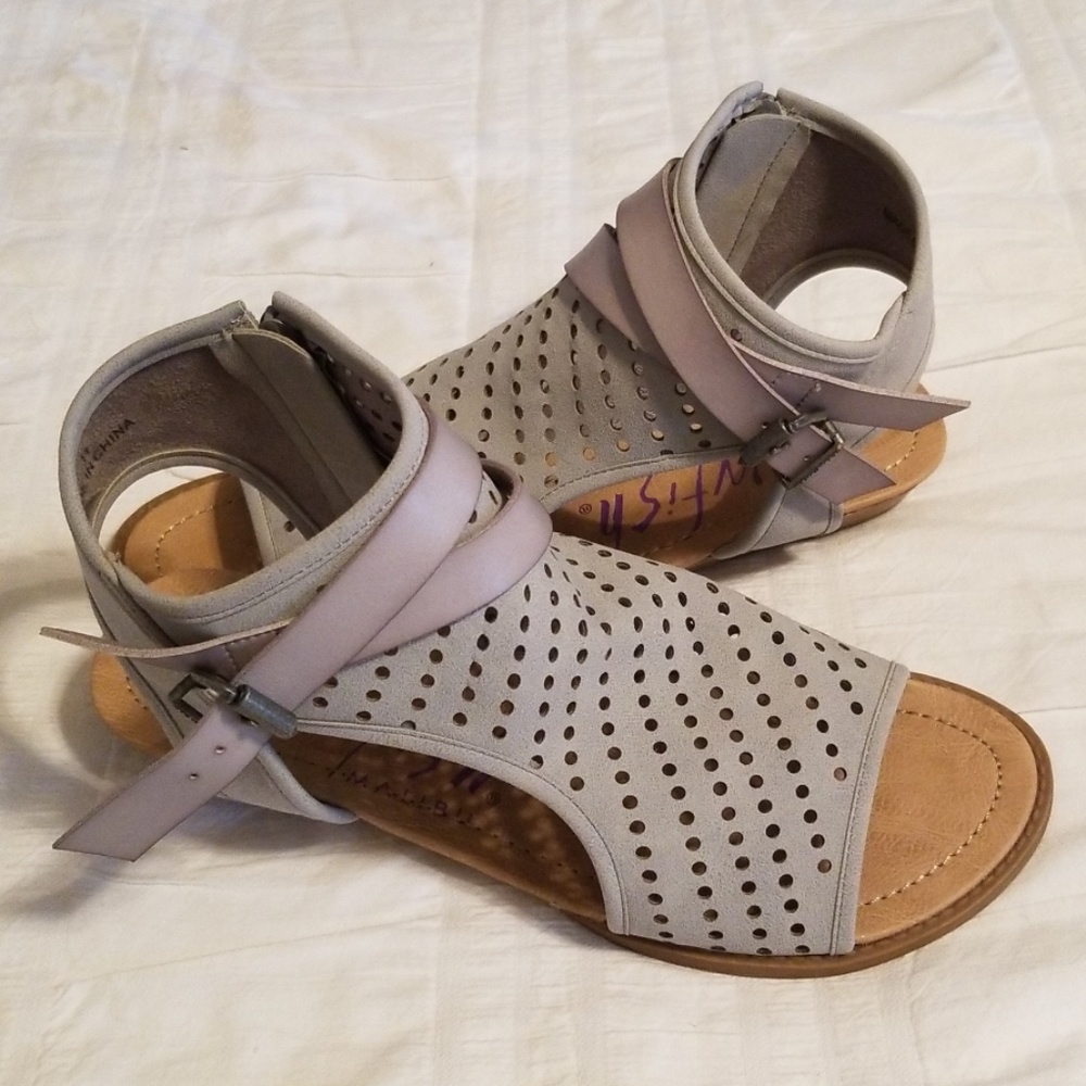 !Brand New! SANDALS *reposh*